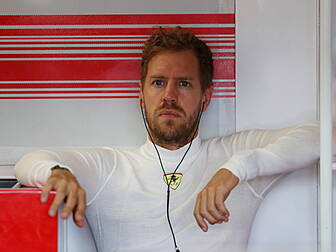 Sebastian Vettel signs for Ast...